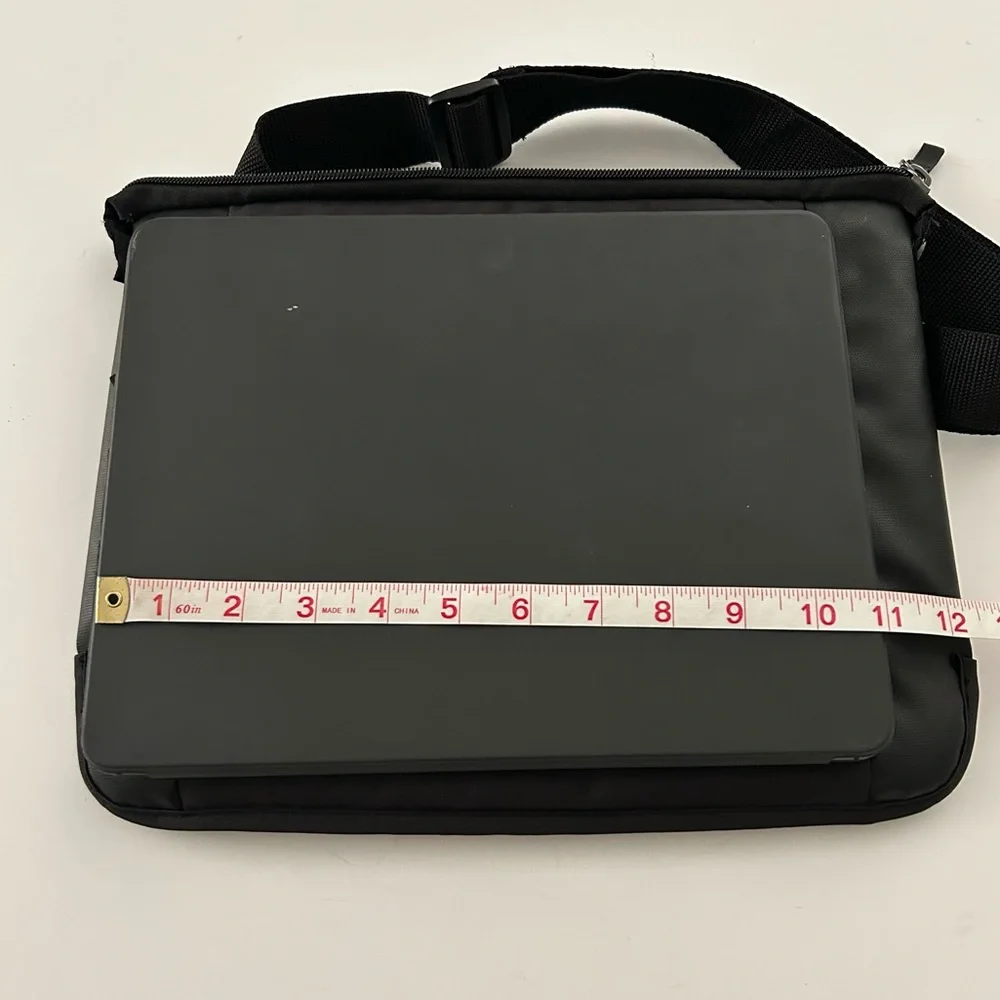 ⭐ Case Logic Intrata Black small Laptop iPad tablet shoulder bag travel case